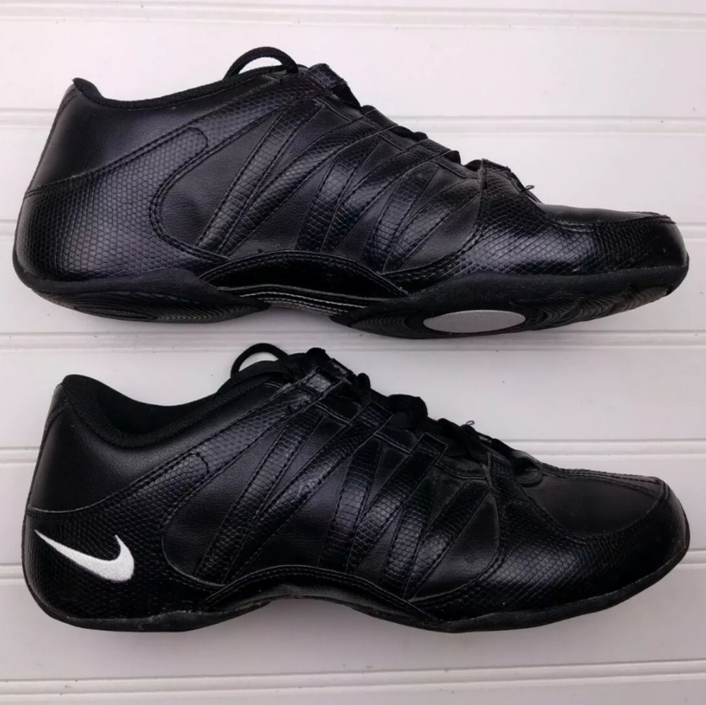 Nike Musique Women's US 7 Black Leather Shoes Snea
